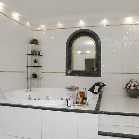 Homeysuite Luxury In Guincho Vakantiehuis